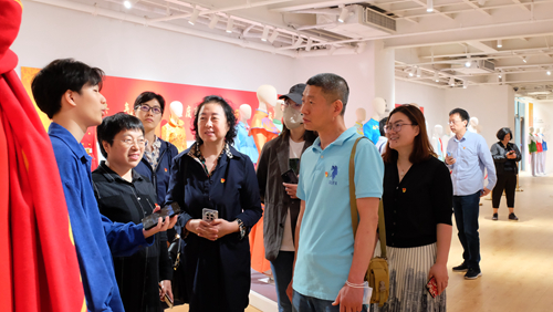 参观成果展1.jpg