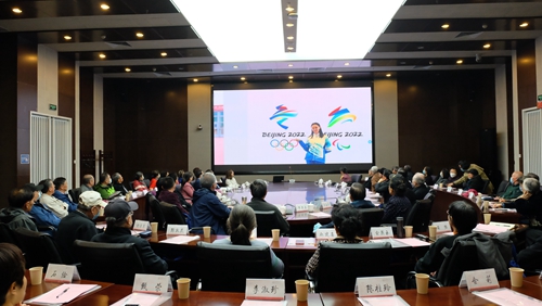 与会人员收看宣传片2_副本.jpg