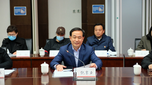 倪赛力主持会议.jpg