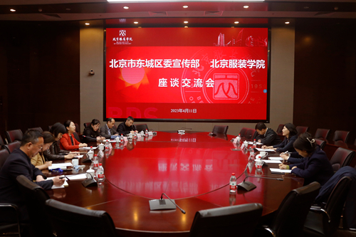 座谈会.jpg