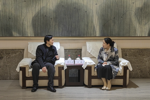 贾荣林与江欣会面交流_副本.jpg