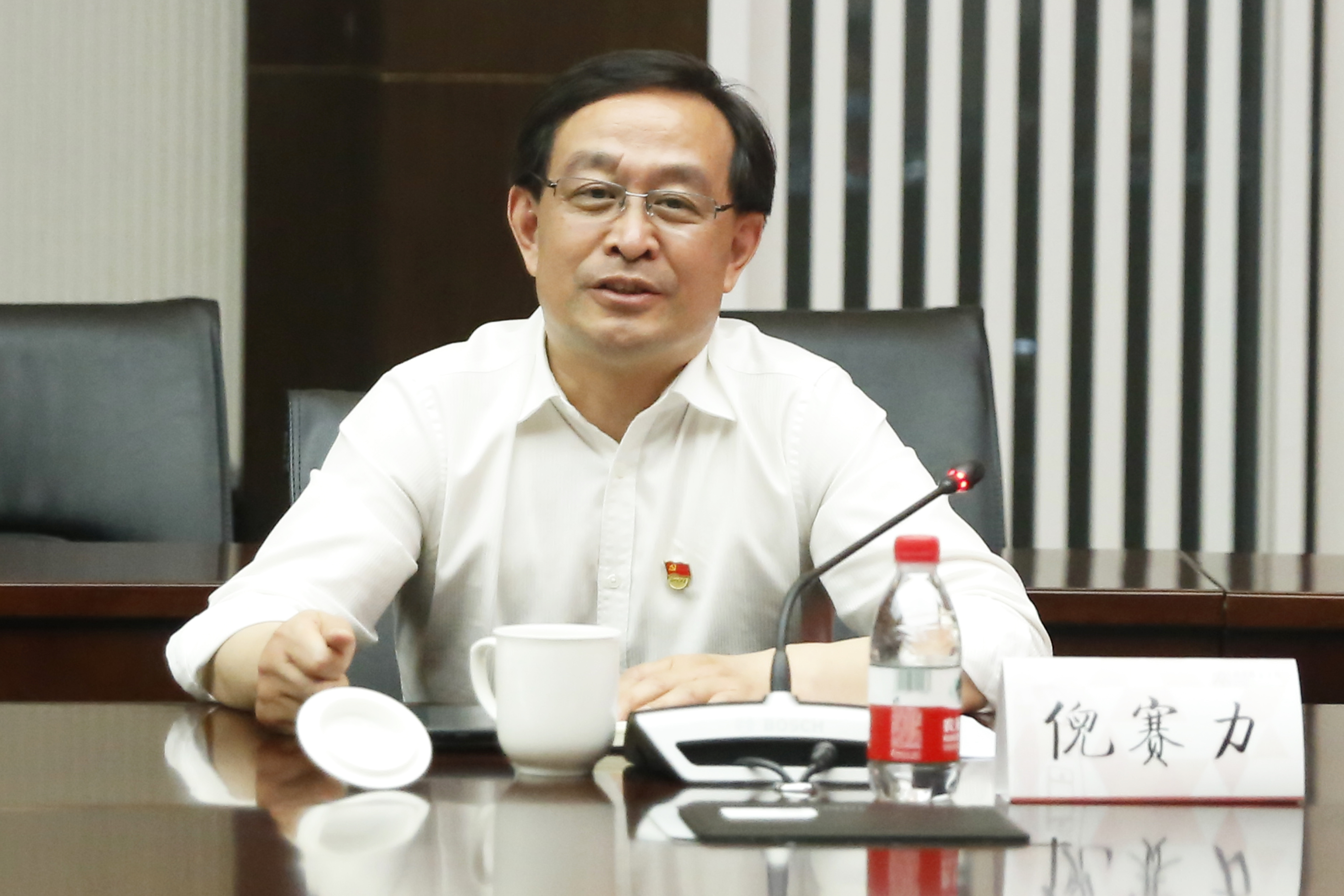2、倪赛力对调研人员表示欢迎.jpg