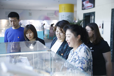 参观2023届本科生毕业作品展_副本.jpg