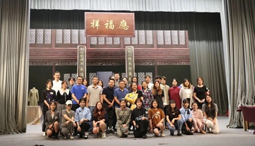图3演职人员合影.jpg