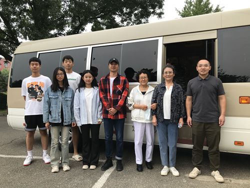 参与捐赠活动的部分师生合影_副本.jpg