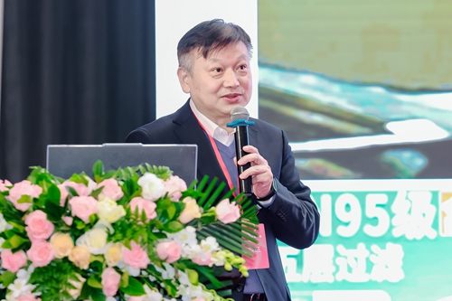 16程博闻教授作主旨报告.jpg
