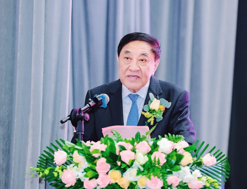 7王天凯先生宣读获奖名单.jpg