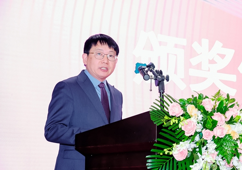 2詹炳宏副院长主持典礼.jpg