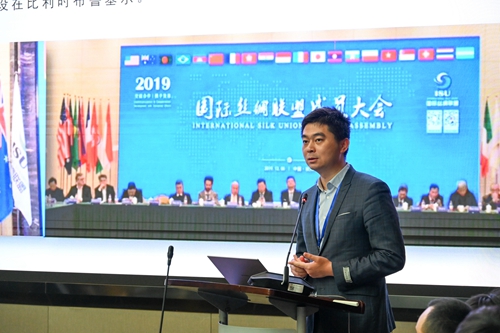 凯喜雅集团国家级工业设计中心负责人,杭州华丝夏莎纺织科技有限公司董事长李鹏做主题演讲.jpg