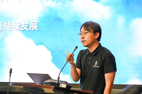 清华大学机械工程系材料成形所博士,弘润清源创始人兼CEO林腾宇做主题演讲.jpg