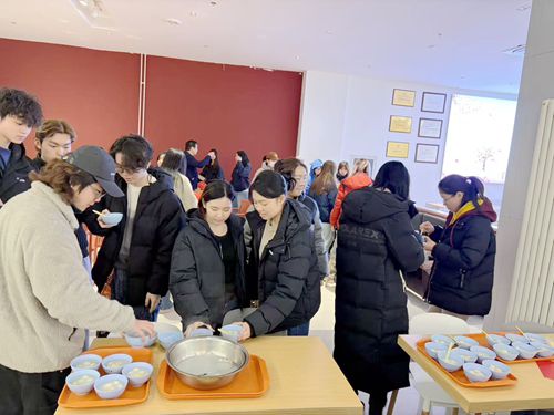 吃元宵1.jpg